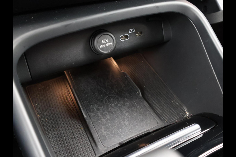 Volvo XC40 RECHARGE TWIN PRO 408 PK + TREKHAAK WEGKL. | 360 CAMERA | PANORAMA | 20 INCH | HARMAN/KARDON