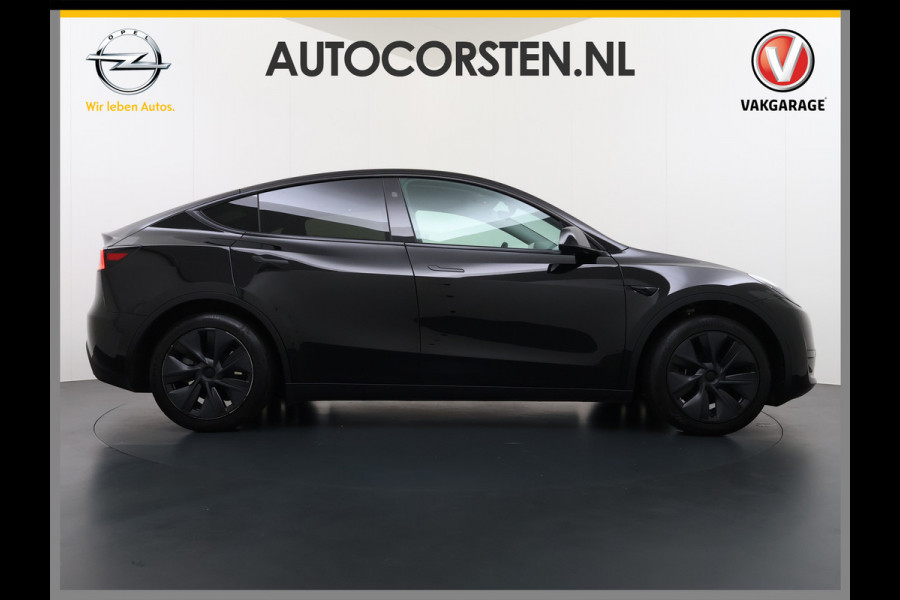 Tesla Model Y LFP-Accu SOH 95% W-pomp Sentry-Mode FSD-4 Camera's Pano-dak Adap.Cruise Navi RWD Ecc Autopilot Stoel+Stuur+Achterbank Verwarming Elek.Achterklep Dodehoek detector Draadloze telefoonlader Origineel Nederlandse Auto Accugarantie 1600kg trekvermogen 12-2032 fabr.gar.