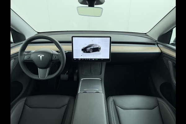 Tesla Model Y LFP-Accu SOH 95% W-pomp Sentry-Mode FSD-4 Camera's Pano-dak Adap.Cruise Navi RWD Ecc Autopilot Stoel+Stuur+Achterbank Verwarming Elek.Achterklep Dodehoek detector Draadloze telefoonlader Origineel Nederlandse Auto Accugarantie 1600kg trekvermogen 12-2032 fabr.gar.