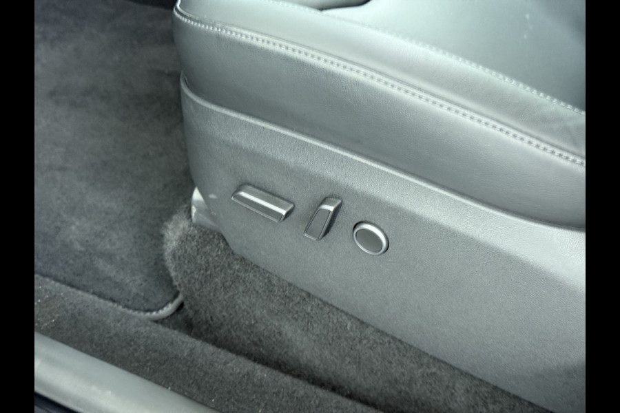 Tesla Model Y LFP-Accu SOH 95% W-pomp Sentry-Mode FSD-4 Camera's Pano-dak Adap.Cruise Navi RWD Ecc Autopilot Stoel+Stuur+Achterbank Verwarming Elek.Achterklep Dodehoek detector Draadloze telefoonlader Origineel Nederlandse Auto Accugarantie 1600kg trekvermogen 12-2032 fabr.gar.