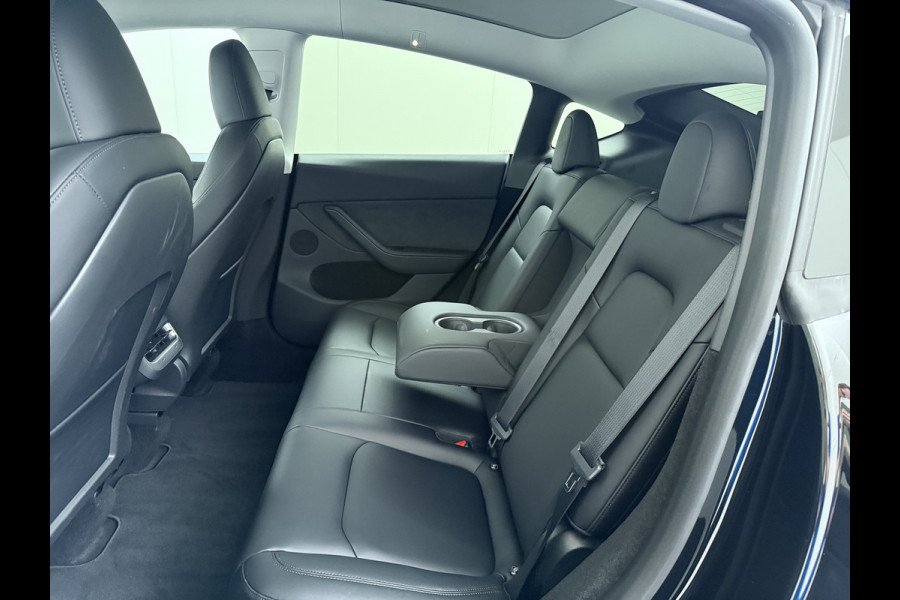 Tesla Model Y LFP-Accu SOH 95% W-pomp Sentry-Mode FSD-4 Camera's Pano-dak Adap.Cruise Navi RWD Ecc Autopilot Stoel+Stuur+Achterbank Verwarming Elek.Achterklep Dodehoek detector Draadloze telefoonlader Origineel Nederlandse Auto Accugarantie 1600kg trekvermogen 12-2032 fabr.gar.