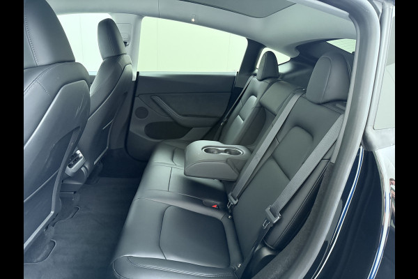 Tesla Model Y LFP-Accu SOH 95% W-pomp Sentry-Mode FSD-4 Camera's Pano-dak Adap.Cruise Navi RWD Ecc Autopilot Stoel+Stuur+Achterbank Verwarming Elek.Achterklep Dodehoek detector Draadloze telefoonlader Origineel Nederlandse Auto Accugarantie 1600kg trekvermogen 12-2032 fabr.gar.