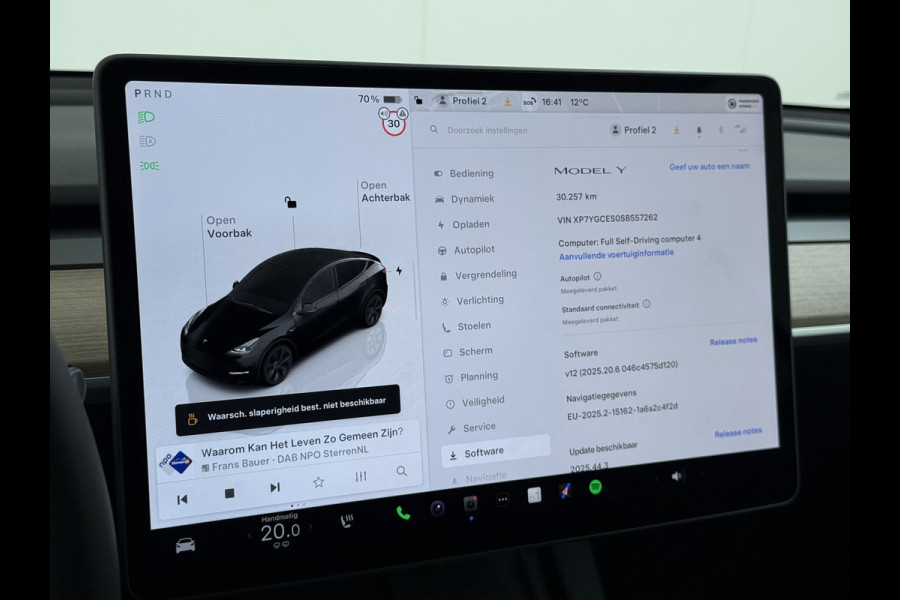 Tesla Model Y LFP-Accu SOH 95% W-pomp Sentry-Mode FSD-4 Camera's Pano-dak Adap.Cruise Navi RWD Ecc Autopilot Stoel+Stuur+Achterbank Verwarming Elek.Achterklep Dodehoek detector Draadloze telefoonlader Origineel Nederlandse Auto Accugarantie 1600kg trekvermogen 12-2032 fabr.gar.