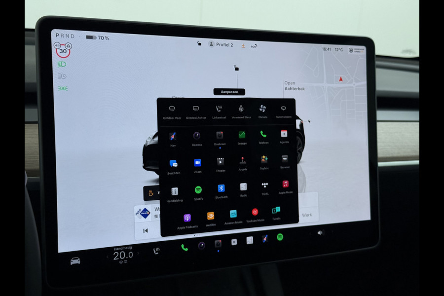 Tesla Model Y LFP-Accu SOH 95% W-pomp Sentry-Mode FSD-4 Camera's Pano-dak Adap.Cruise Navi RWD Ecc Autopilot Stoel+Stuur+Achterbank Verwarming Elek.Achterklep Dodehoek detector Draadloze telefoonlader Origineel Nederlandse Auto Accugarantie 1600kg trekvermogen 12-2032 fabr.gar.