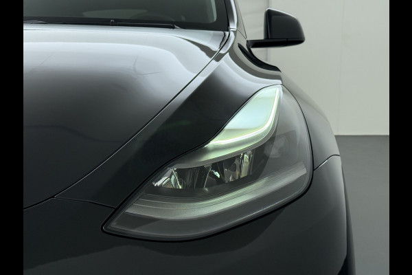 Tesla Model Y LFP-Accu SOH 95% W-pomp Sentry-Mode FSD-4 Camera's Pano-dak Adap.Cruise Navi RWD Ecc Autopilot Stoel+Stuur+Achterbank Verwarming Elek.Achterklep Dodehoek detector Draadloze telefoonlader Origineel Nederlandse Auto Accugarantie 1600kg trekvermogen 12-2032 fabr.gar.