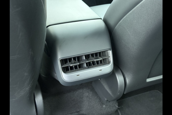 Tesla Model Y LFP-Accu SOH 95% W-pomp Sentry-Mode FSD-4 Camera's Pano-dak Adap.Cruise Navi RWD Ecc Autopilot Stoel+Stuur+Achterbank Verwarming Elek.Achterklep Dodehoek detector Draadloze telefoonlader Origineel Nederlandse Auto Accugarantie 1600kg trekvermogen 12-2032 fabr.gar.