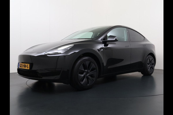 Tesla Model Y LFP-Accu SOH 95% W-pomp Sentry-Mode FSD-4 Camera's Pano-dak Adap.Cruise Navi RWD Ecc Autopilot Stoel+Stuur+Achterbank Verwarming Elek.Achterklep Dodehoek detector Draadloze telefoonlader Origineel Nederlandse Auto Accugarantie 1600kg trekvermogen 12-2032 fabr.gar.