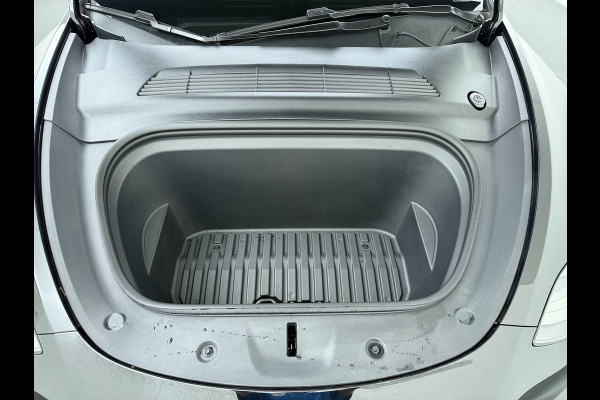 Tesla Model Y LFP-Accu SOH 95% W-pomp Sentry-Mode FSD-4 Camera's Pano-dak Adap.Cruise Navi RWD Ecc Autopilot Stoel+Stuur+Achterbank Verwarming Elek.Achterklep Dodehoek detector Draadloze telefoonlader Origineel Nederlandse Auto Accugarantie 1600kg trekvermogen 12-2032 fabr.gar.