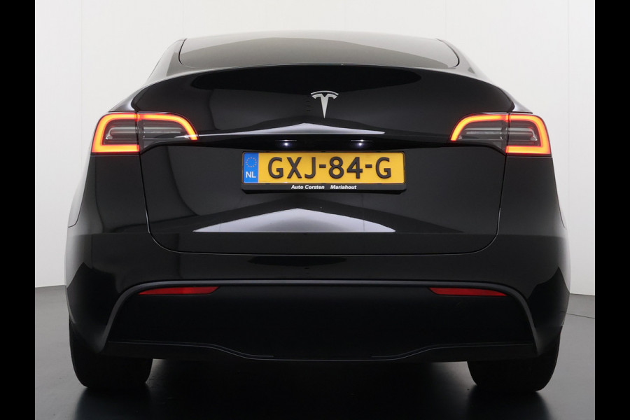 Tesla Model Y LFP-Accu SOH 95% W-pomp Sentry-Mode FSD-4 Camera's Pano-dak Adap.Cruise Navi RWD Ecc Autopilot Stoel+Stuur+Achterbank Verwarming Elek.Achterklep Dodehoek detector Draadloze telefoonlader Origineel Nederlandse Auto Accugarantie 1600kg trekvermogen 12-2032 fabr.gar.
