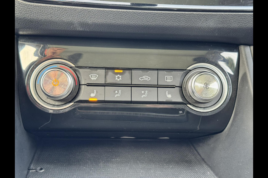 MG Mg Zs EV Luxury 45 kWh Adaptive cruise Climate control Achteruitrijcamera-sensoren Apple / Android Navi Keyless Stoelverwarming