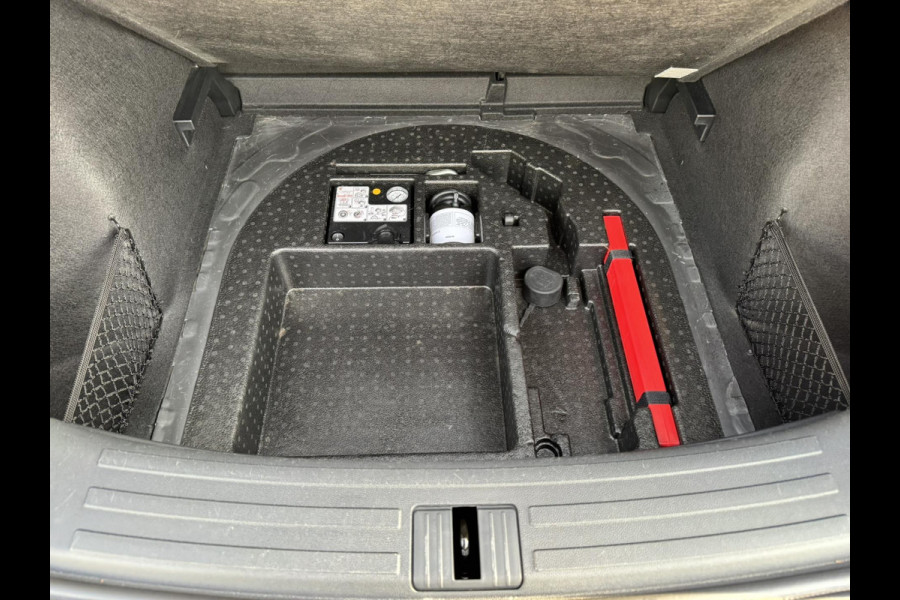 MG Mg Zs EV Luxury 45 kWh Adaptive cruise Climate control Achteruitrijcamera-sensoren Apple / Android Navi Keyless Stoelverwarming