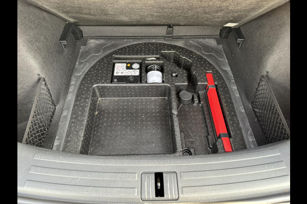 MG Mg Zs EV Luxury 45 kWh Adaptive cruise Climate control Achteruitrijcamera-sensoren Apple / Android Navi Keyless Stoelverwarming