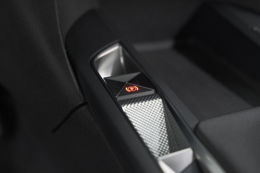 DS DS 3 Crossback PureTech 100 Montmartre | Parkeersensoren | Apple Carplay | Allseason Banden | Navigatie | Climate Control
