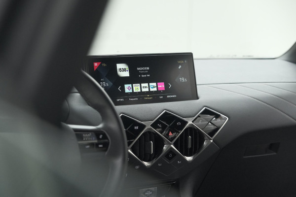 DS DS 3 Crossback PureTech 100 Montmartre | Parkeersensoren | Apple Carplay | Allseason Banden | Navigatie | Climate Control