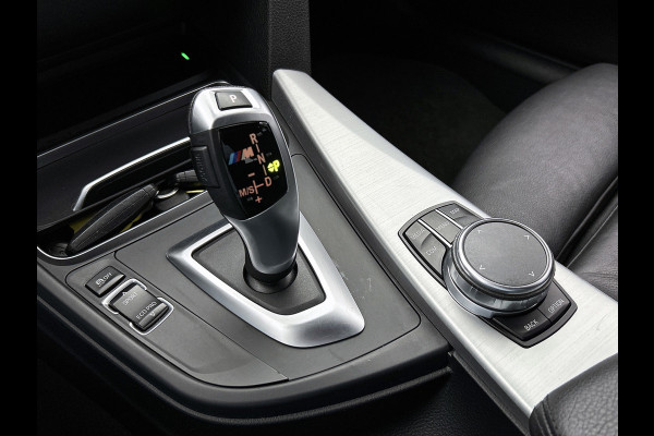BMW 3 Serie Touring 318i M Sport Edition(NL-auto, Dealer OnderH, Trekhaak, Navi Pro, StoelV, Parkeerhulp, Climate Con, Etc)