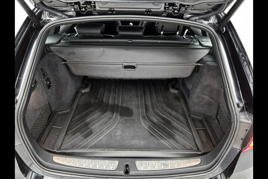 BMW 3 Serie Touring 318i M Sport Edition(NL-auto, Dealer OnderH, Trekhaak, Navi Pro, StoelV, Parkeerhulp, Climate Con, Etc)