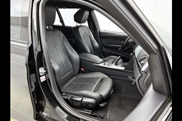 BMW 3 Serie Touring 318i M Sport Edition(NL-auto, Dealer OnderH, Trekhaak, Navi Pro, StoelV, Parkeerhulp, Climate Con, Etc)
