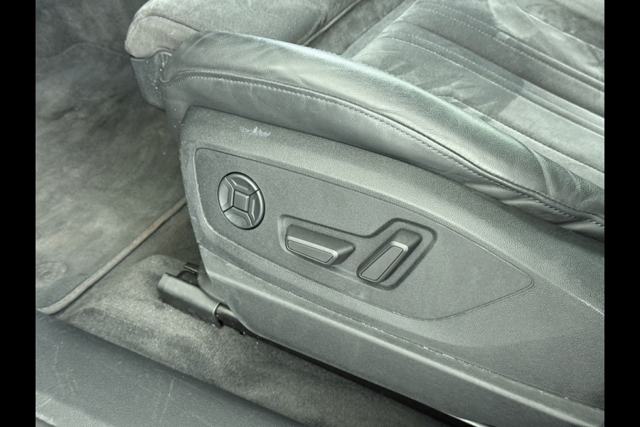 Audi e-tron 313pk Pano-dak Leer-Alcantara+elektr+Geheug. Camera Adap.Cruise Apple Carplay Android Auto Pdc Business Edition Plus SOH 90% Elek.Achterklep Lmv 21" Led Stoelverwarming Privacy Glas 50 Quattro 71kWh Origineel Nederlandse Auto 1800kg Trekvermogen Zeer Compleet!