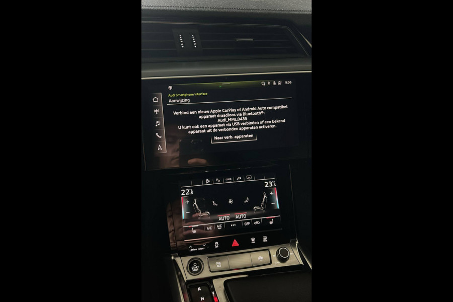 Audi e-tron 313pk Pano-dak Leer-Alcantara+elektr+Geheug. Camera Adap.Cruise Apple Carplay Android Auto Pdc Business Edition Plus SOH 90% Elek.Achterklep Lmv 21" Led Stoelverwarming Privacy Glas 50 Quattro 71kWh Origineel Nederlandse Auto 1800kg Trekvermogen Zeer Compleet!