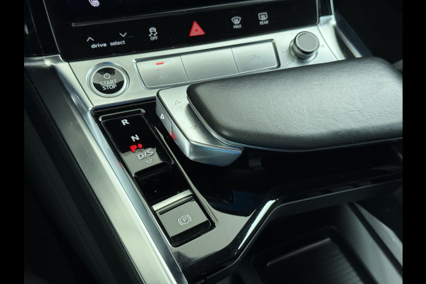 Audi e-tron 313pk Pano-dak Leer-Alcantara+elektr+Geheug. Camera Adap.Cruise Apple Carplay Android Auto Pdc Business Edition Plus SOH 90% Elek.Achterklep Lmv 21" Led Stoelverwarming Privacy Glas 50 Quattro 71kWh Origineel Nederlandse Auto 1800kg Trekvermogen Zeer Compleet!