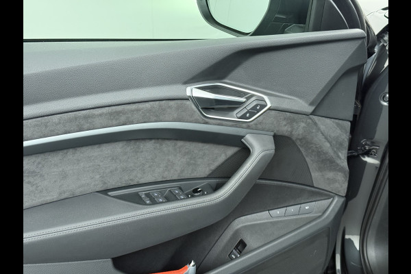 Audi e-tron 313pk Pano-dak Leer-Alcantara+elektr+Geheug. Camera Adap.Cruise Apple Carplay Android Auto Pdc Business Edition Plus SOH 90% Elek.Achterklep Lmv 21" Led Stoelverwarming Privacy Glas 50 Quattro 71kWh Origineel Nederlandse Auto 1800kg Trekvermogen Zeer Compleet!