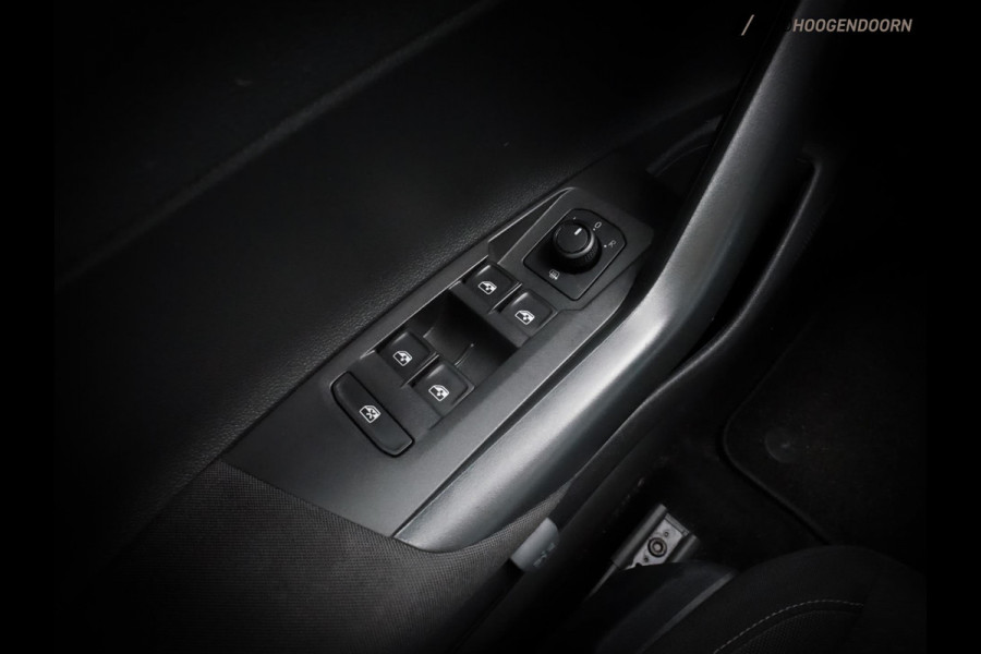 Volkswagen Polo 1.0 TSI Comfortline Sportive (APPLE CARPLAY,LED,SPORTSTOELEN,ADAPTIVE CRUISE,CLIMATE,LM-VELGEN,NIEUWE APK)