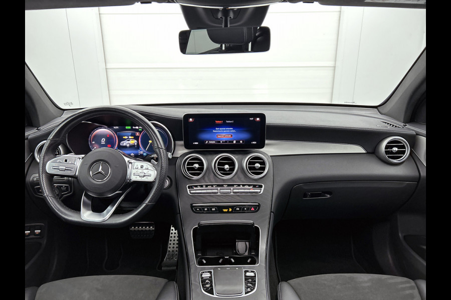 Mercedes-Benz GLC Coupé 300 e 4MATIC Business Solution AMG | 360 Camera | Memory Seats | Sfeerverlichting | Treeplanken | Trekhaak |  Navigatie | Schuifdak | 24 Maanden Mercedes-Benz Certified Garantie.
