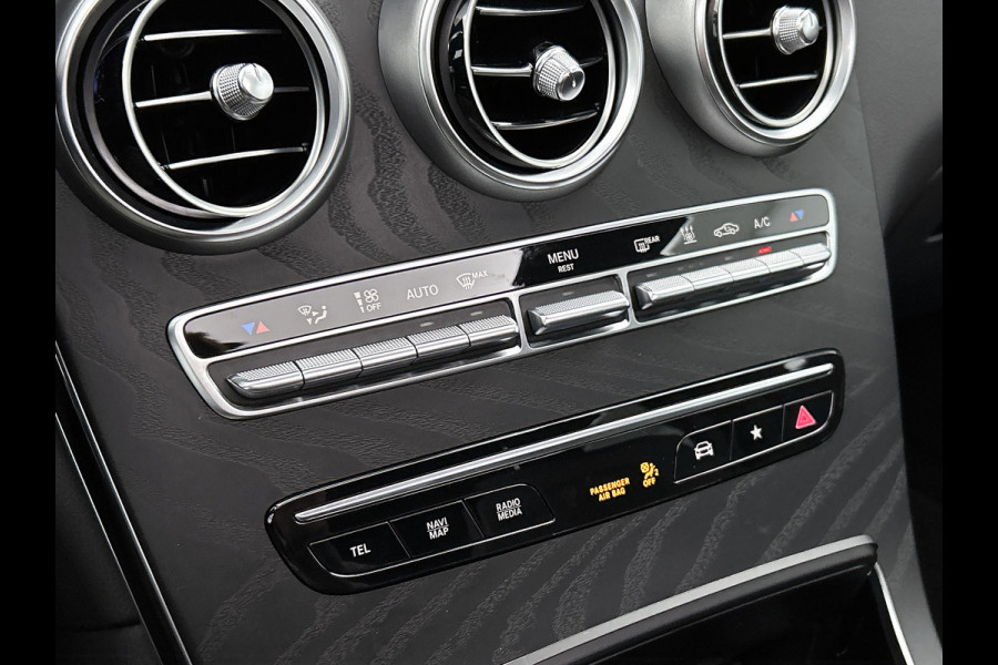 Mercedes-Benz GLC Coupé 300 e 4MATIC Business Solution AMG | 360 Camera | Memory Seats | Sfeerverlichting | Treeplanken | Trekhaak |  Navigatie | Schuifdak | 24 Maanden Mercedes-Benz Certified Garantie.