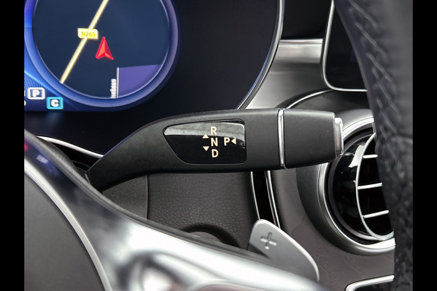 Mercedes-Benz GLC Coupé 300 e 4MATIC Business Solution AMG | 360 Camera | Memory Seats | Sfeerverlichting | Treeplanken | Trekhaak |  Navigatie | Schuifdak | 24 Maanden Mercedes-Benz Certified Garantie.