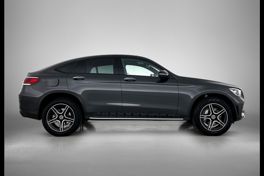Mercedes-Benz GLC Coupé 300 e 4MATIC Business Solution AMG | 360 Camera | Memory Seats | Sfeerverlichting | Treeplanken | Trekhaak |  Navigatie | Schuifdak | 24 Maanden Mercedes-Benz Certified Garantie.