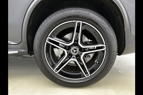 Mercedes-Benz GLC Coupé 300 e 4MATIC Business Solution AMG | 360 Camera | Memory Seats | Sfeerverlichting | Treeplanken | Trekhaak |  Navigatie | Schuifdak | 24 Maanden Mercedes-Benz Certified Garantie.