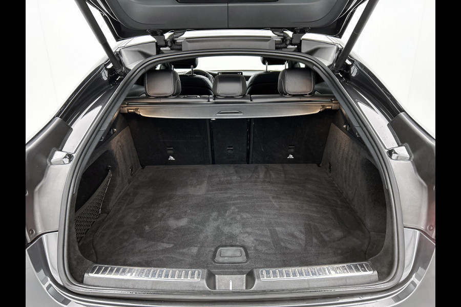 Mercedes-Benz GLC Coupé 300 e 4MATIC Business Solution AMG | 360 Camera | Memory Seats | Sfeerverlichting | Treeplanken | Trekhaak |  Navigatie | Schuifdak | 24 Maanden Mercedes-Benz Certified Garantie.