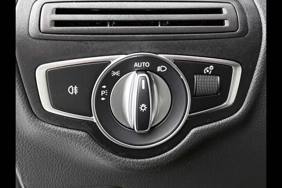 Mercedes-Benz GLC Coupé 300 e 4MATIC Business Solution AMG | 360 Camera | Memory Seats | Sfeerverlichting | Treeplanken | Trekhaak |  Navigatie | Schuifdak | 24 Maanden Mercedes-Benz Certified Garantie.