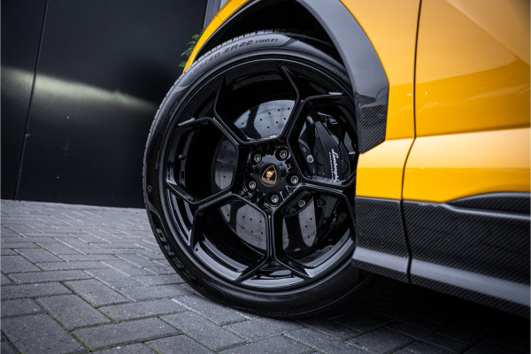 Lamborghini Urus 4.0 V8 Performante - Full Carbon | Full PPF | Akrapovic | B&O Adv. | Stoelkoeling & Massage