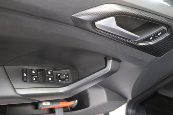 Volkswagen T-Cross 1.0 TSI Life Automaat - N.A.P. Airco, Cruise, Navi, PDC.