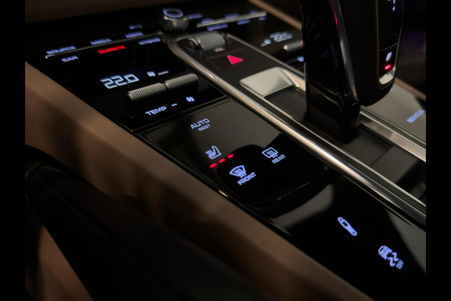 Porsche Cayenne Coupé 3.0 E-Hybrid / Sport Design / Sport Chrono / Pano