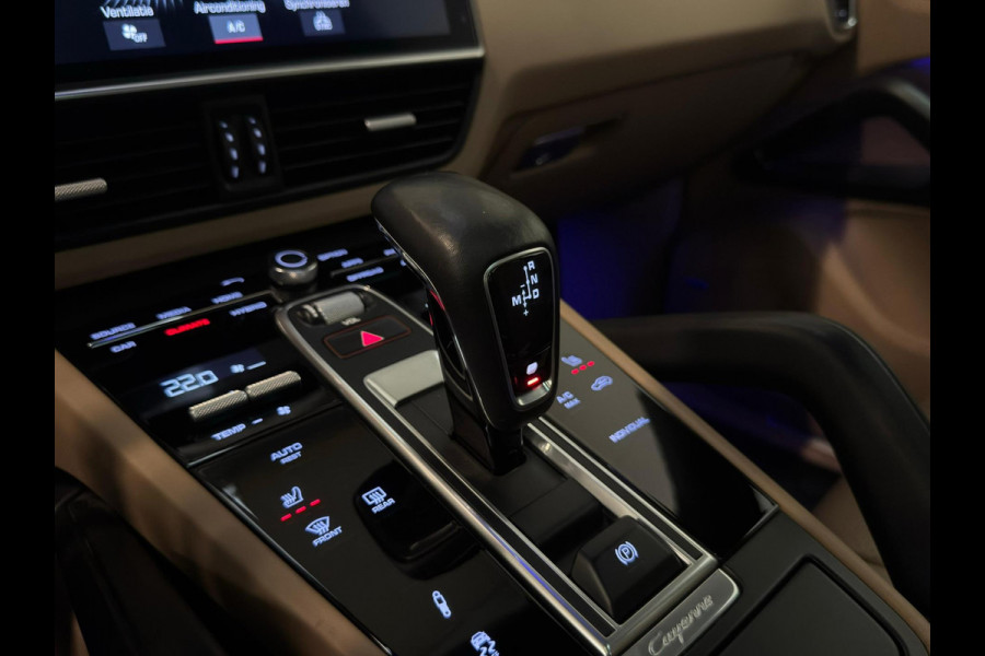 Porsche Cayenne Coupé 3.0 E-Hybrid / Sport Design / Sport Chrono / Pano