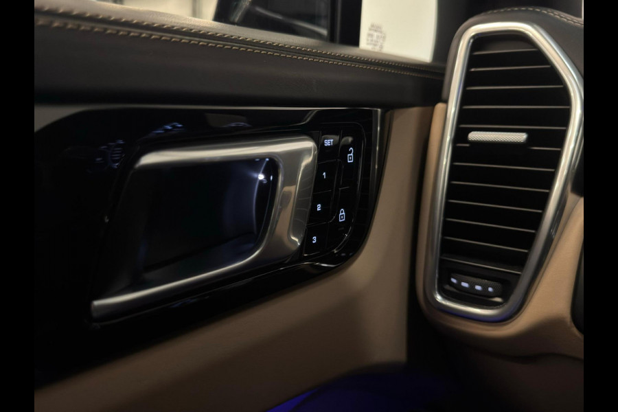 Porsche Cayenne Coupé 3.0 E-Hybrid / Sport Design / Sport Chrono / Pano