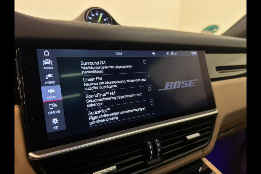 Porsche Cayenne Coupé 3.0 E-Hybrid / Sport Design / Sport Chrono / Pano