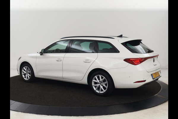 Seat Leon 1.0 TSI Style Intens | Camera | Carplay | Adaptive cruise | Navigatie | DAB | Full LED | Park Assist | Bluetooth | Climate control