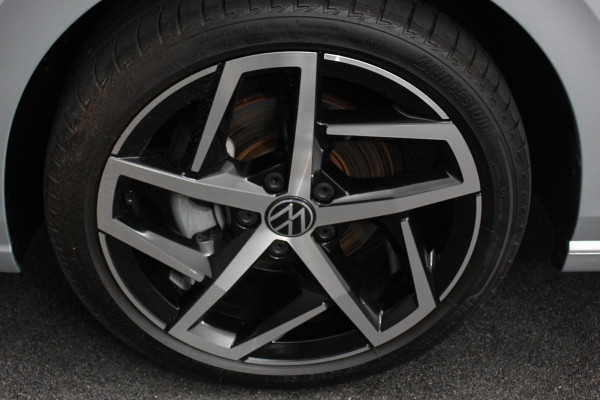 Volkswagen Golf 1.5 eTSI 150pk DSG Style Navigatie Climate Control Camera Electrische stoel verstelling Led Dab Adaptive Cruise Control