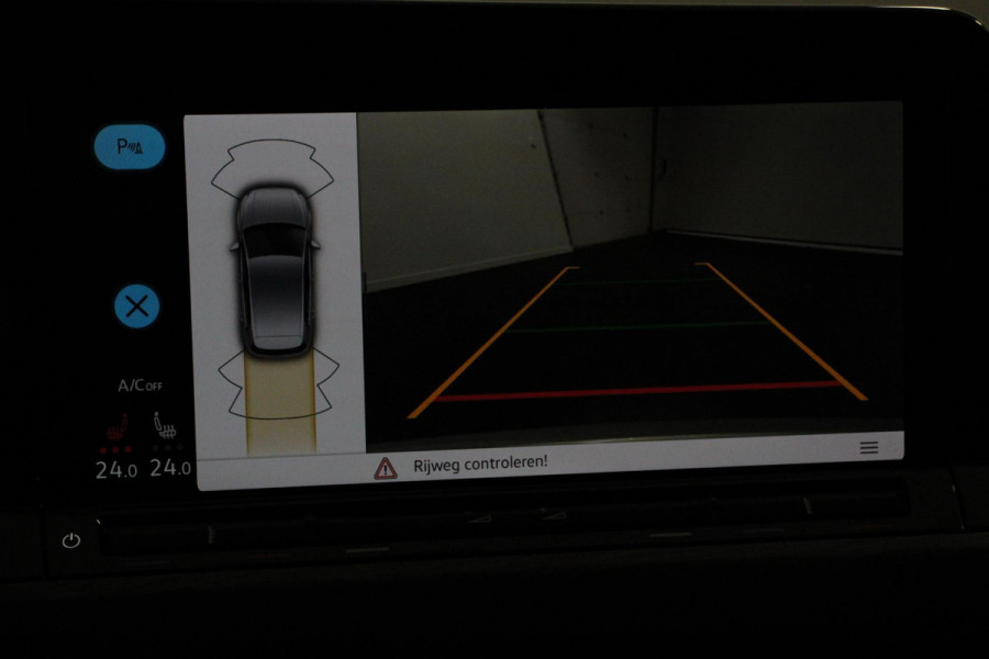Volkswagen Golf 1.5 eTSI 150pk DSG Style Navigatie Climate Control Camera Electrische stoel verstelling Led Dab Adaptive Cruise Control