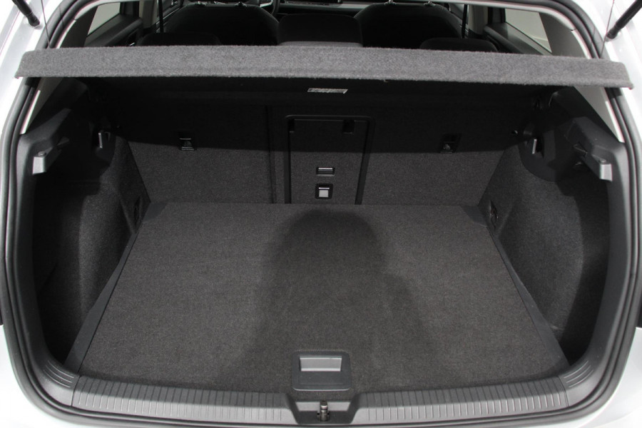 Volkswagen Golf 1.5 eTSI 150pk DSG Style Navigatie Climate Control Camera Electrische stoel verstelling Led Dab Adaptive Cruise Control