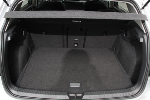 Volkswagen Golf 1.5 eTSI 150pk DSG Style Navigatie Climate Control Camera Electrische stoel verstelling Led Dab Adaptive Cruise Control