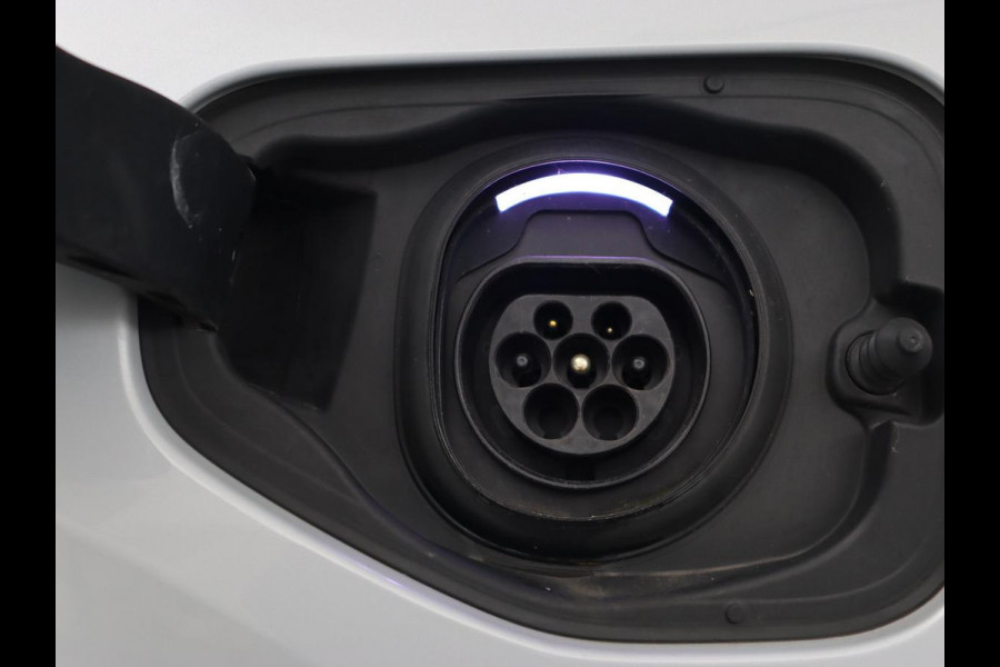 Volvo XC40 1.5 T5 Recharge R Design | Panoramadak | Trekhaak | Stoel & stuurverwarming | 360 Camera | Adaptive cruise | Harman/Kardon | Carplay | Leder/Alcantara | Keyless | Carplay | Navigatie | PHEV | Plug In