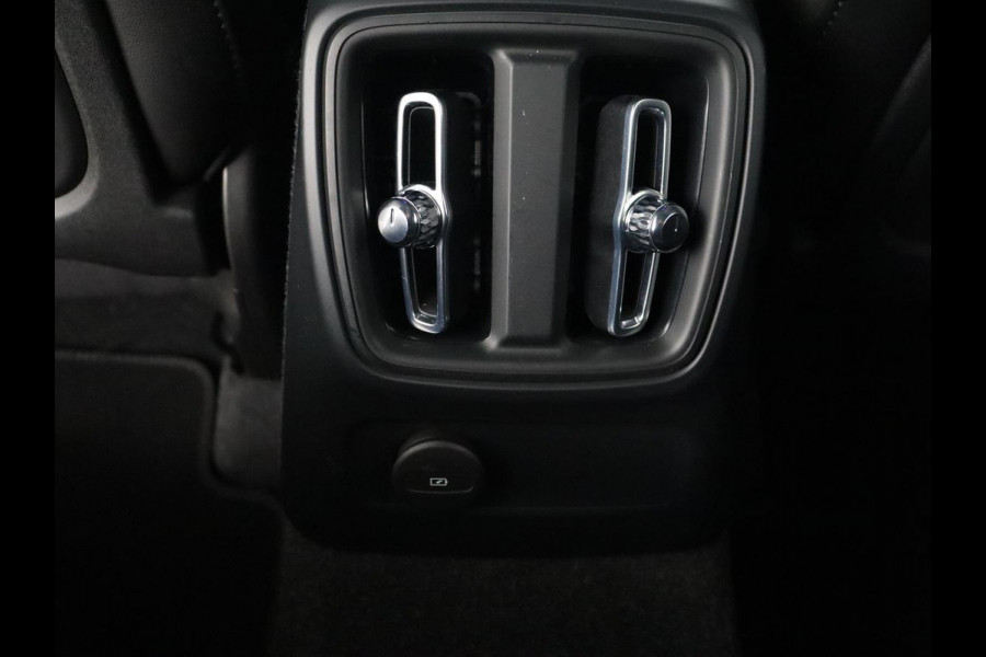 Volvo XC40 1.5 T5 Recharge R Design | Panoramadak | Trekhaak | Stoel & stuurverwarming | 360 Camera | Adaptive cruise | Harman/Kardon | Carplay | Leder/Alcantara | Keyless | Carplay | Navigatie | PHEV | Plug In
