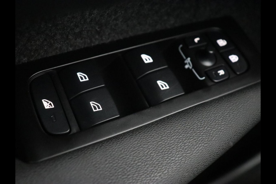 Volvo XC40 1.5 T5 Recharge R Design | Panoramadak | Trekhaak | Stoel & stuurverwarming | 360 Camera | Adaptive cruise | Harman/Kardon | Carplay | Leder/Alcantara | Keyless | Carplay | Navigatie | PHEV | Plug In