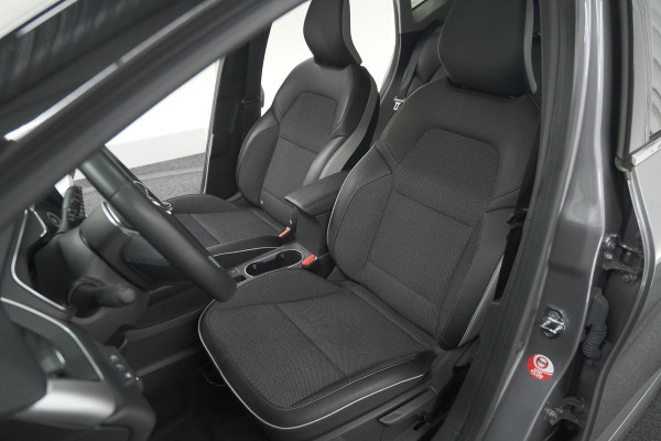 Renault Captur TCe 90 Intens | Camera | Parkeersensoren | Navigatie | 18 Inch Velgen