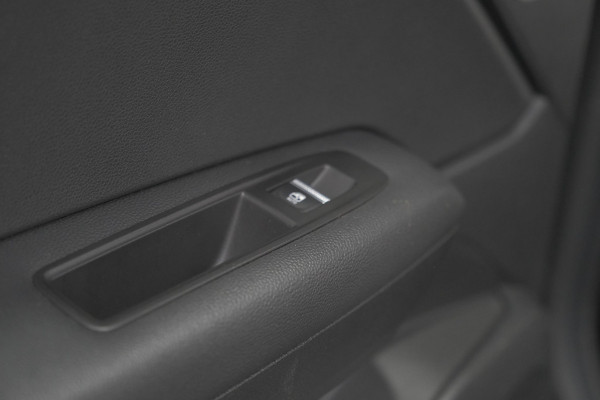 Renault Captur TCe 90 Intens | Camera | Parkeersensoren | Navigatie | 18 Inch Velgen