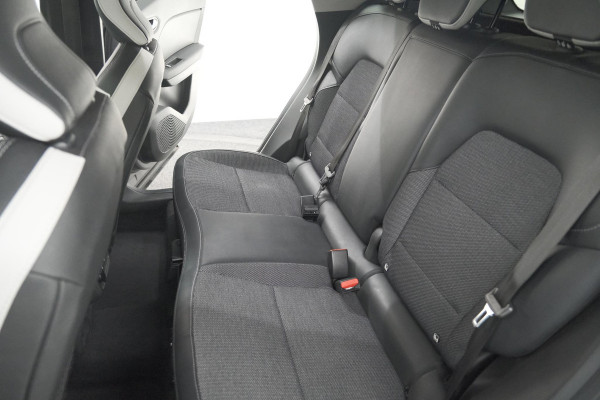 Renault Captur TCe 90 Intens | Camera | Parkeersensoren | Navigatie | 18 Inch Velgen